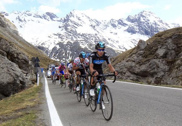 Sergio Montoya Henao (Sky) takes a turn setting the pace