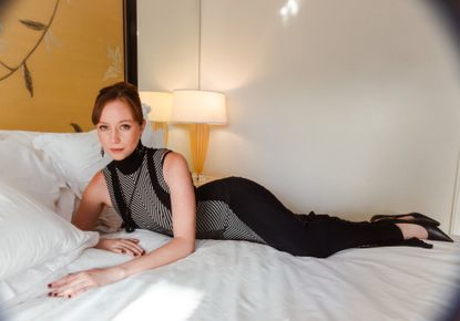 Hannah Einbinder "Worked Up" to Her 'Hacks' Season 4 Premiere Dress