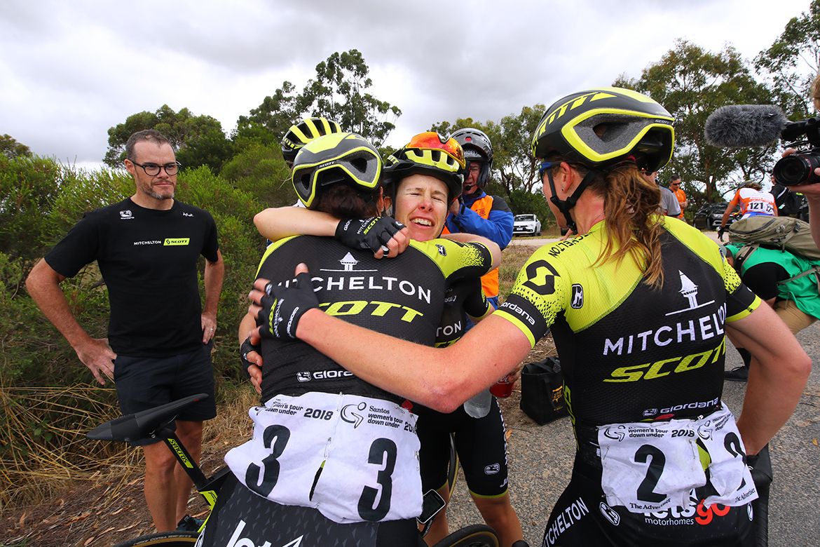 Amanda Spratt hugs her teammates