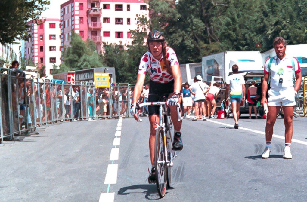 Inga Thompson wears the polka dot jersey in Gap at the 1986 women&#039;s Tour de France