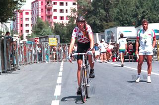 Inga Thompson wears the polka dot jersey in Gap at the 1986 women's Tour de France