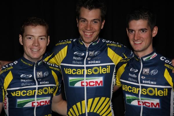 Pim Ligthart dashed over to the presentation from the Rotterdam Six day. Here, he poses with Martijn Keizer and Wout Poels.