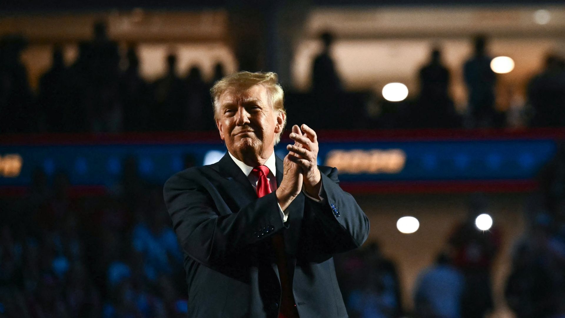 Trumps $5,000 pledge to voters: a desperate gimmick