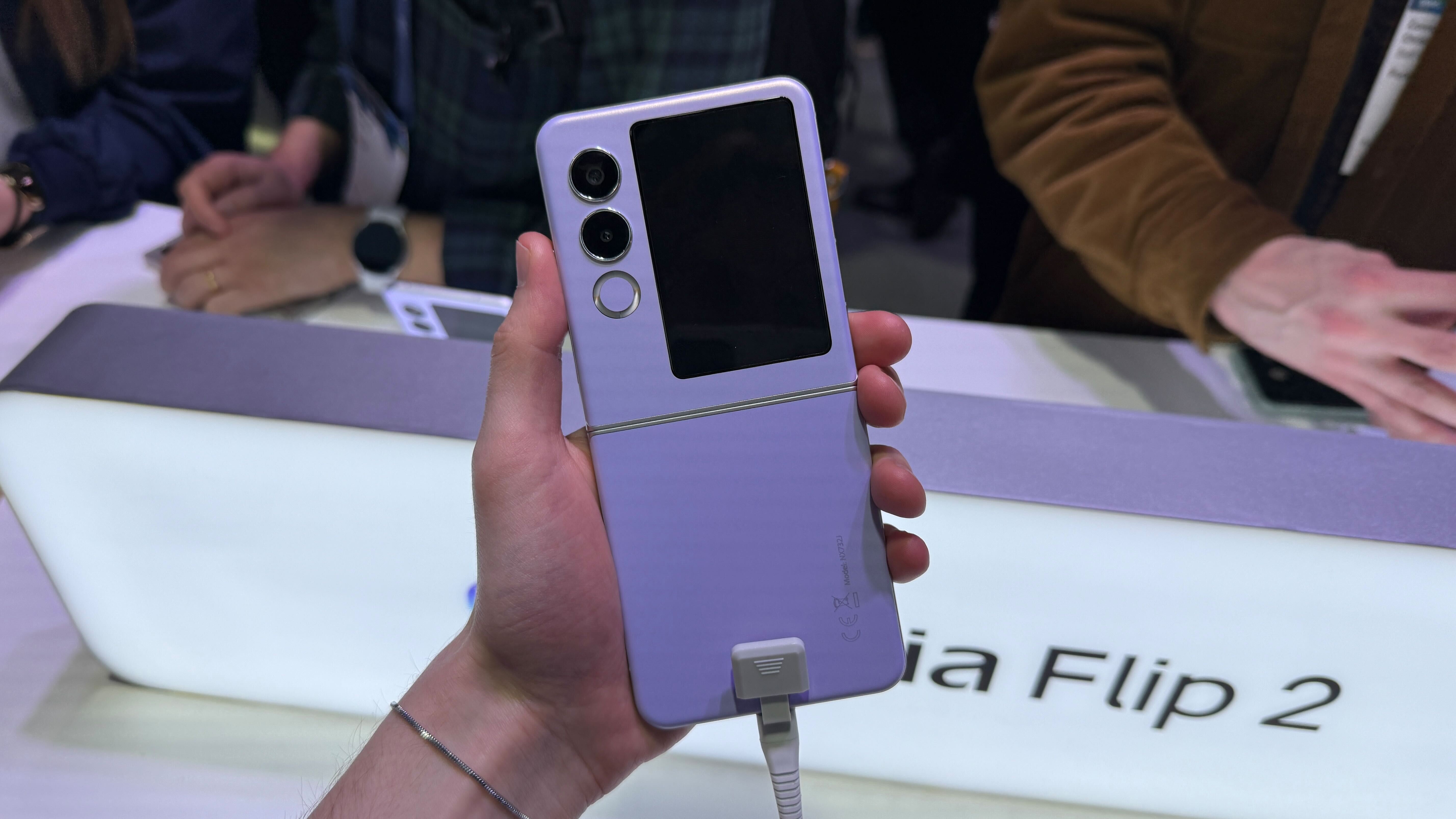 The Nubia Flip 2 5G in the hand