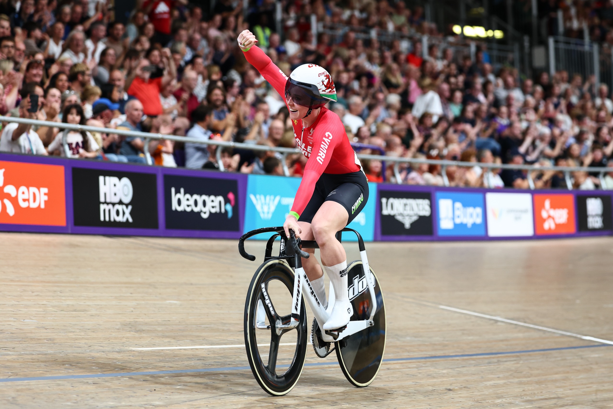 Emma Finucane riding for Wales at the Commonwealth Games in 2026