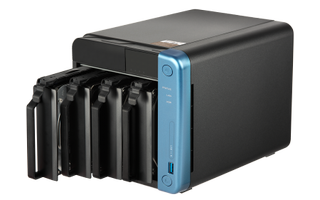 The TS-453Be has four tool-less, hot swap drive bays that can handle both 2.5” and 3.5” SSDs or HDDs. 