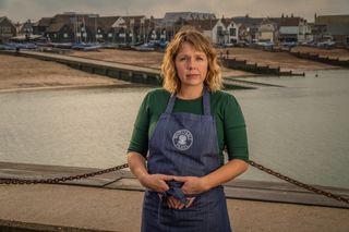 Kerry Godliman as Pearl Nolan in Whitstable Pearl. 