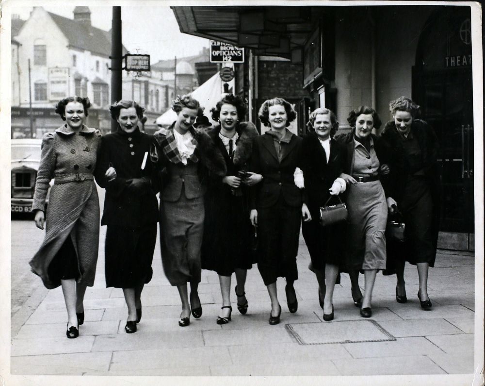 This is what London street style looked like before Instagram | Marie ...