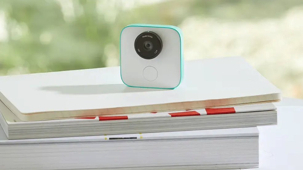 Google Clips can now detect hugs, kisses and your sweet dance moves