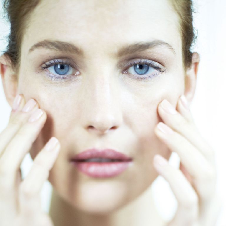 facial massage tips-woman and home-beauty