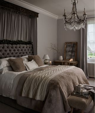 Christmas bedroom decor ideas with hotel boutique bedding