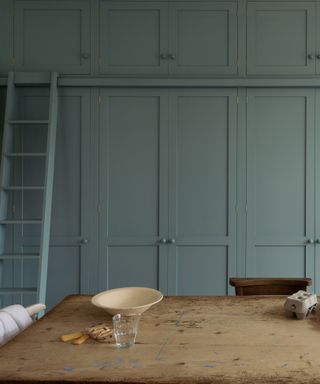 Blue invisible kitchen