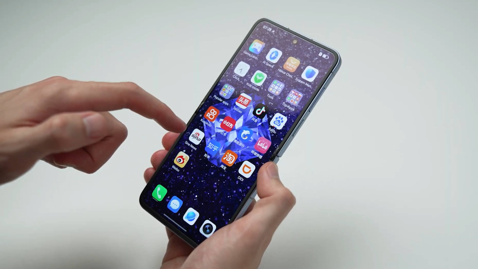 The Honor Magic V Flip 2 being held in the hand