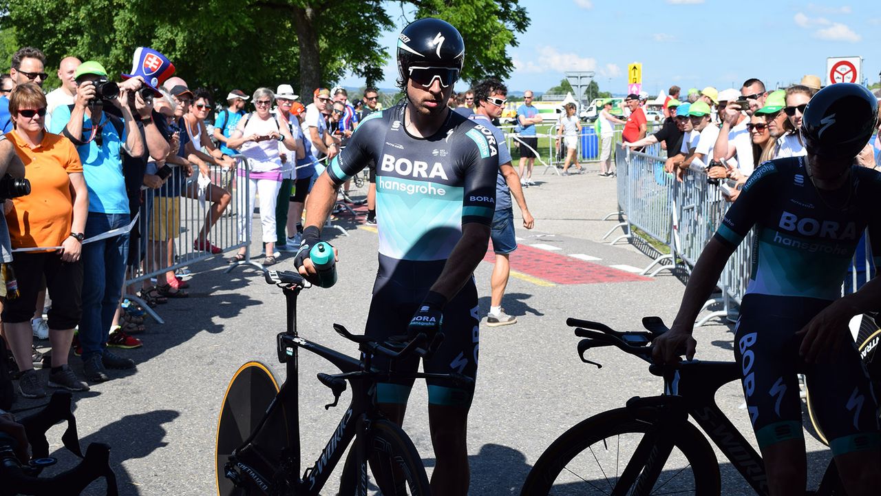Peter Sagan opted for his 100% sunglasses over the integrated visor with the S-Works TT helmet