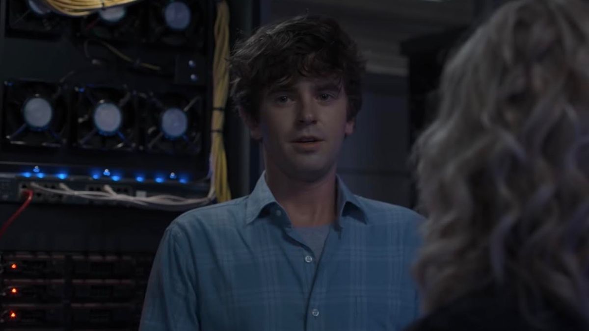 Freddie Highmore as Dr. Shaun Murphy in The Good Doctor sreenshot