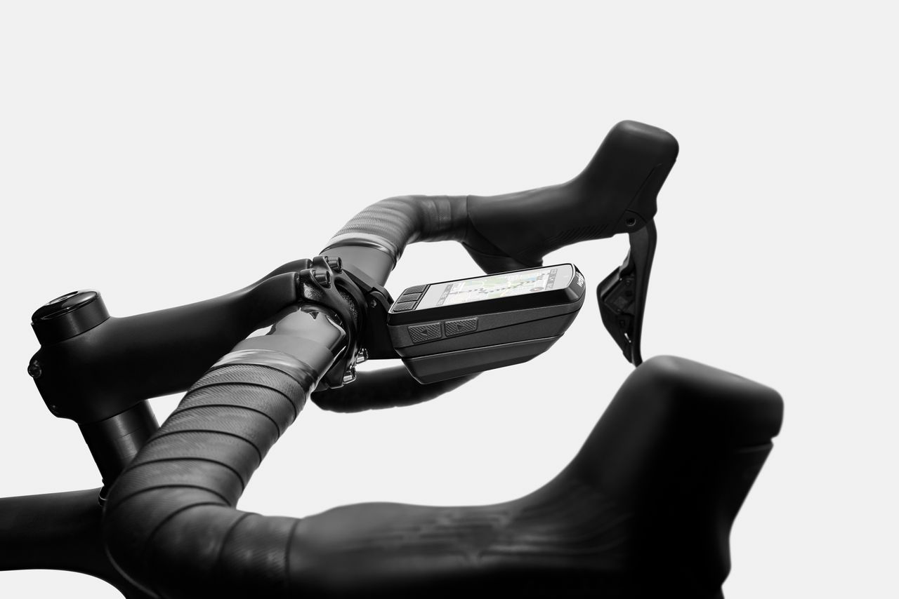 A new Wahoo Bolt 3 computer mounted to handlebars
