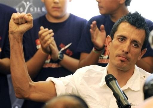 Mikel Astarloza speaks to the press about his alleged dopnig positive.