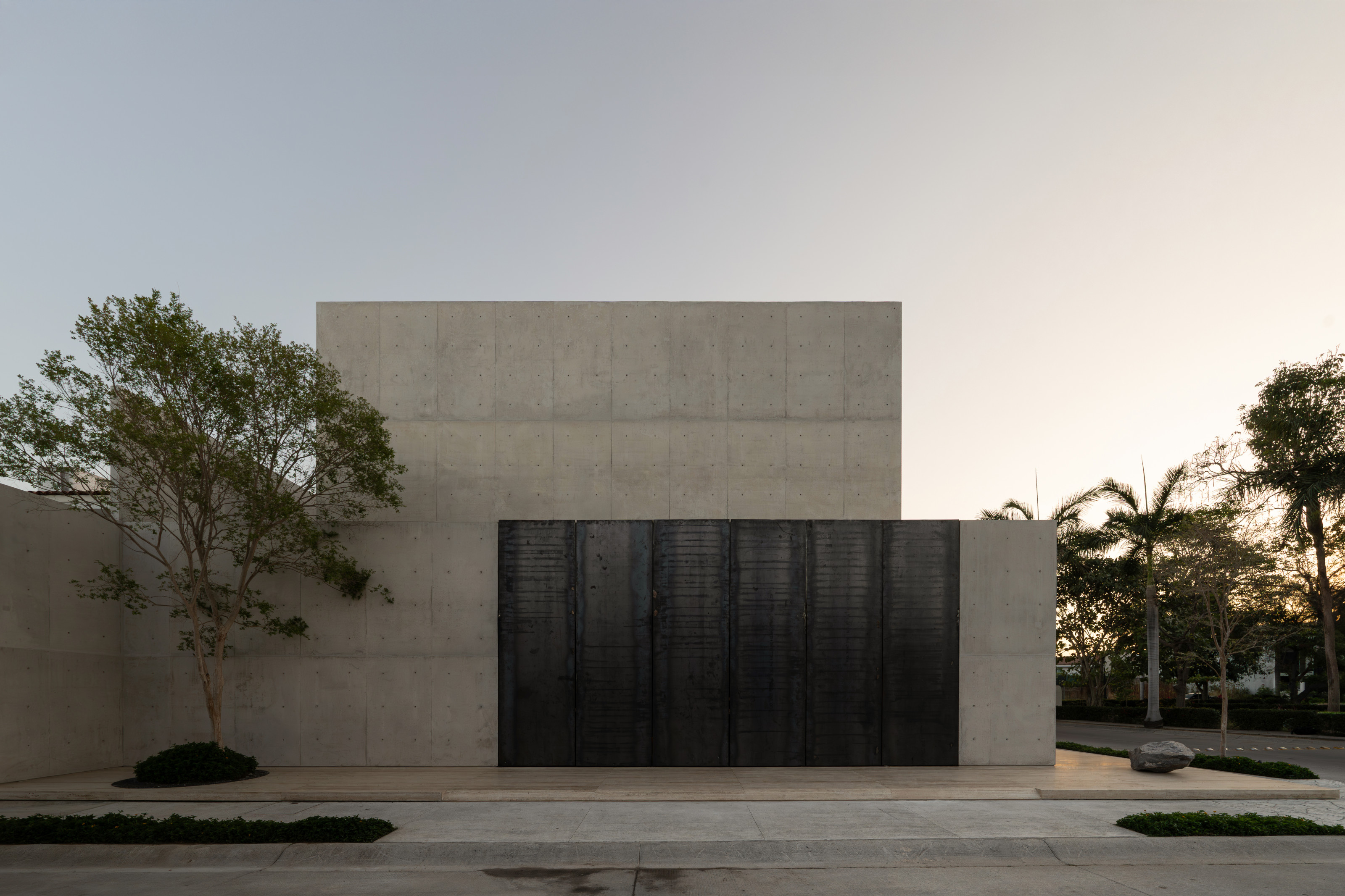 Street facade, Casa Tao, México, by HW Studio