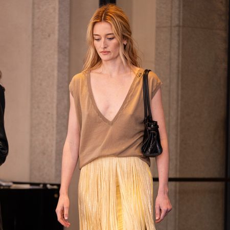 Sarah Pidgeon wears a the prada bonnie bag.