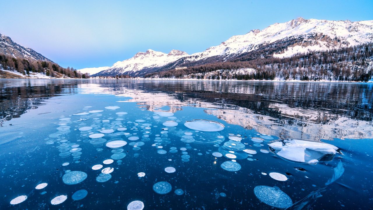 Methane bubbles trapped in ice