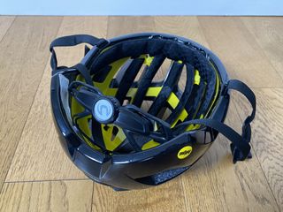 Image shows the dial of the Cannondale Junction MIPS helmet