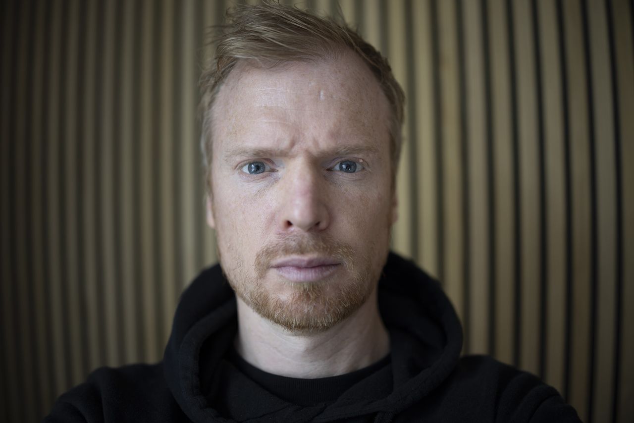 Self portrait taken with the Canon RF 35mm F1.4L IS VCM, uncorrected raw file