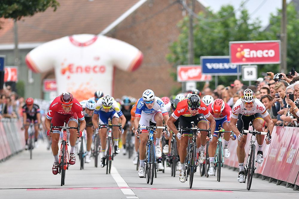 The sprinters approach the line during stage 4 at the Eneco Tour