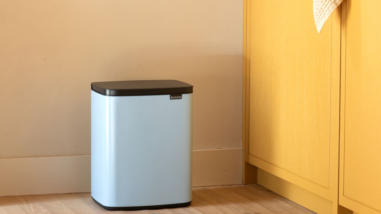 Blue Brabantia bin in a yellow kitchen.