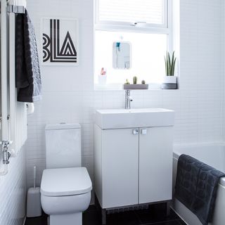 bathroom with white wall and washbasin and bathtub