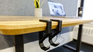 Vari Electric standing desk headphone clip
