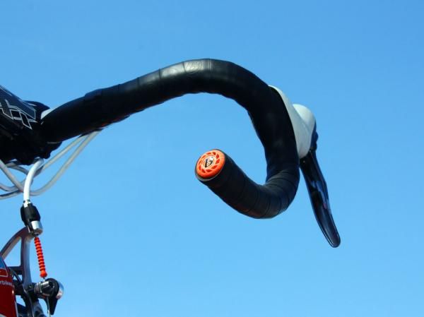Team Radioshack handlebar ends are capped with vibration-reducing Bontrager Buzz-Kill plugs.