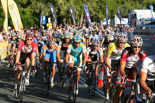 Davis stayed in the middle of the bunch early on