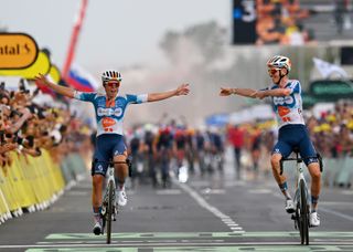 Romain Bardet (right) acknowledges his young teammate Frank van den Broek as they cross the line together