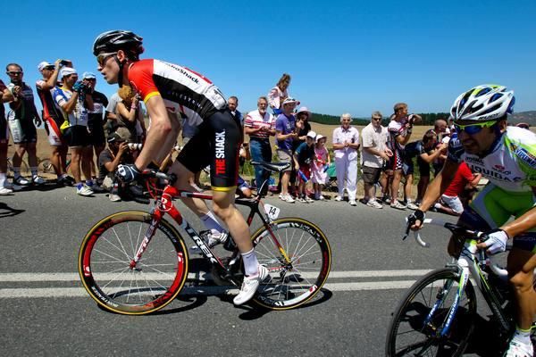 Ben Hermans (RadioShack) and Simone Ponzi (Liquigas) battle it out for KOM points.