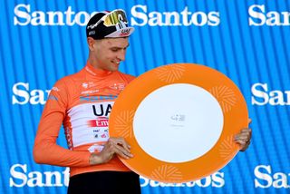 Vine wins Tour Down Under, Yates takes final stage 