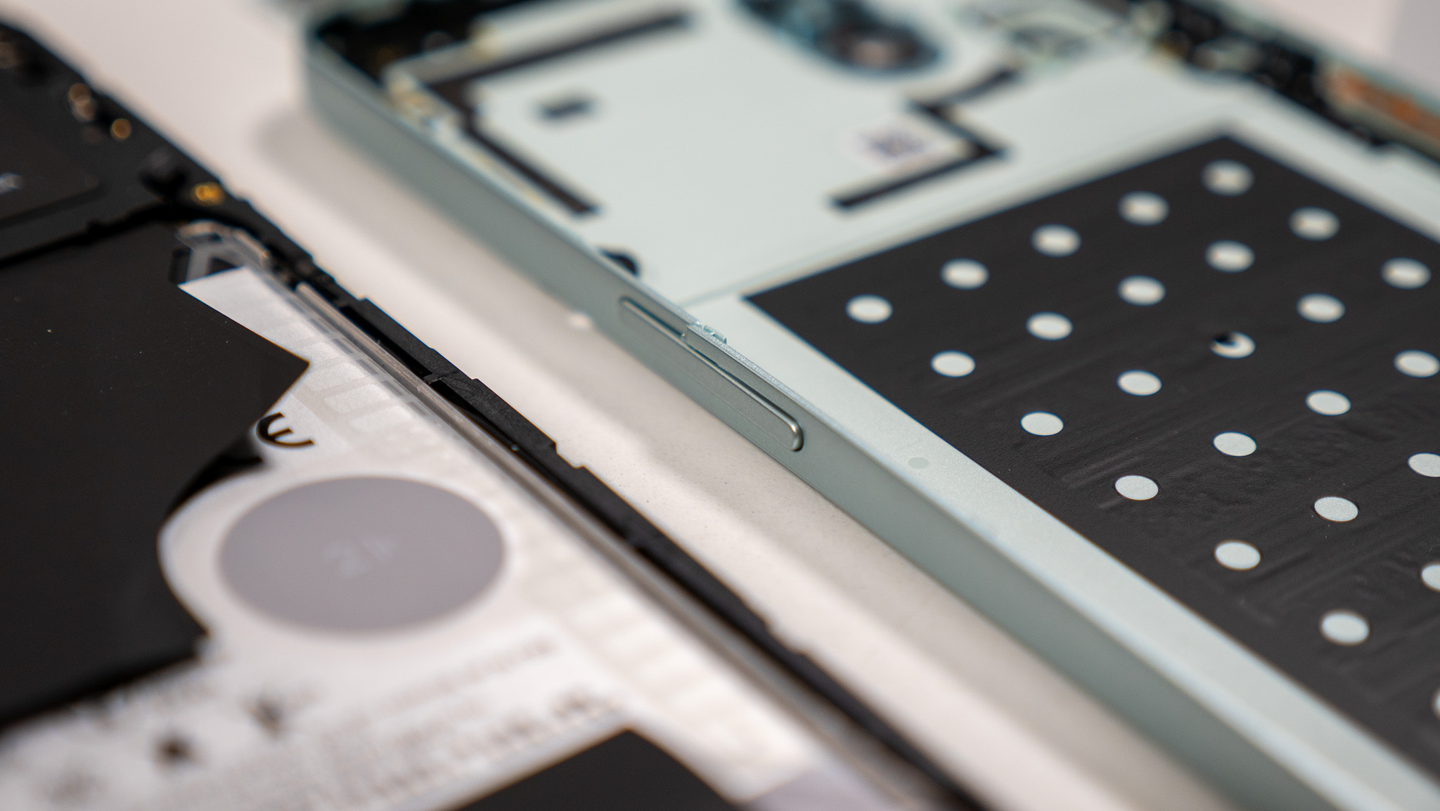 The CMF Phone 2 Pro's plastic back cracked after trying to remove it