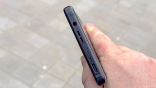 Asus Zenfone 12 Ultra bottom edge