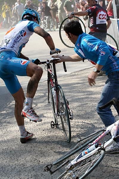 Arnaud Labbe (Bouygues Telecom) gets a new bike.