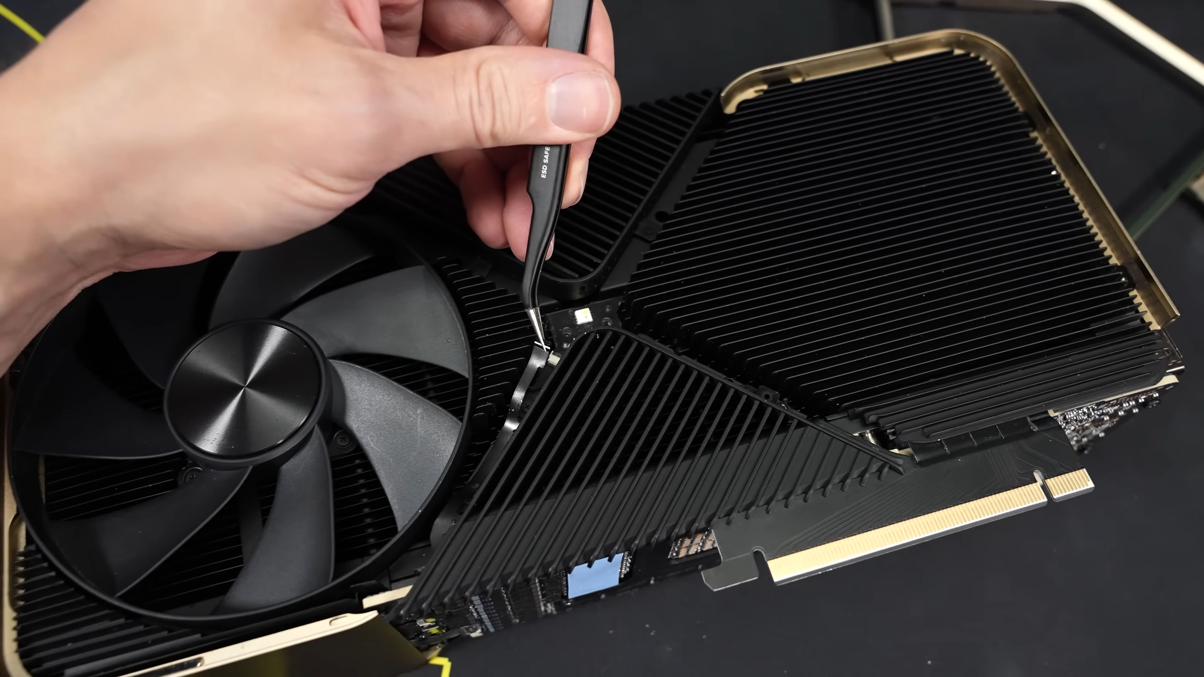 Taking apart the RTX Titan Ada prototype