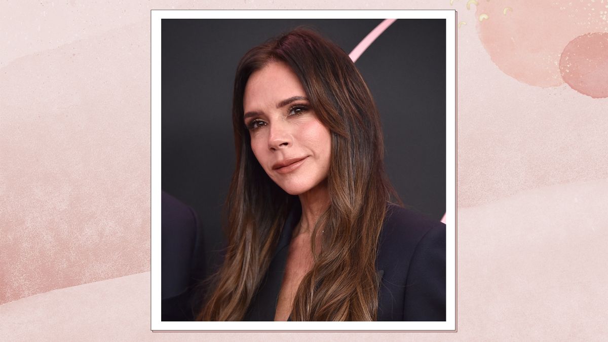 เราได้ค้นพบความลับเบื้องหลังผิวที่แลดูเปล่งประกายของ Victoria Beckham