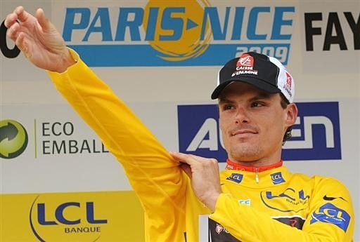 Luis Le&oacute;n S&aacute;nchez (Caisse d'Epargne) dons the yellow jersey.