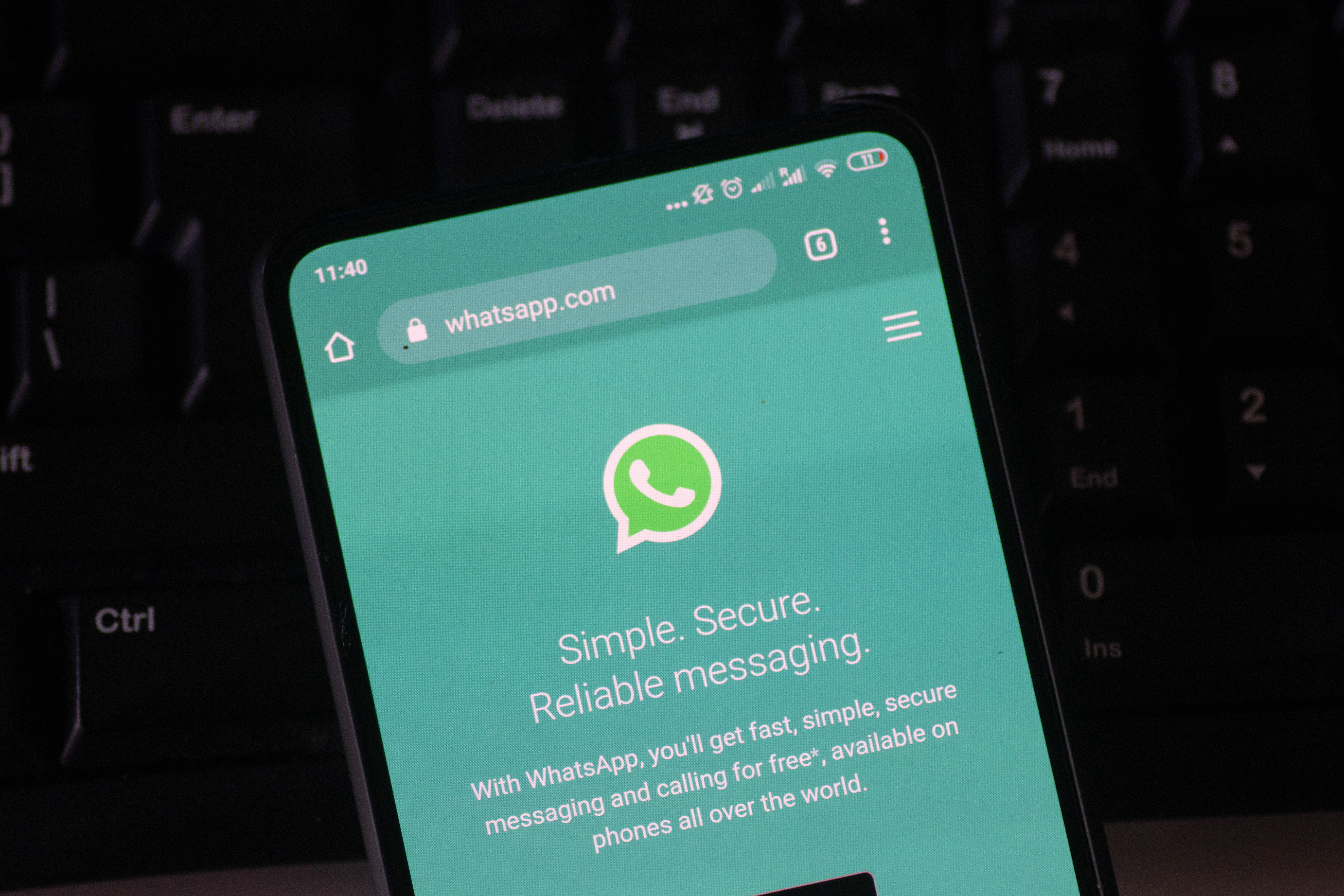 How to hack whatsapp using phone number