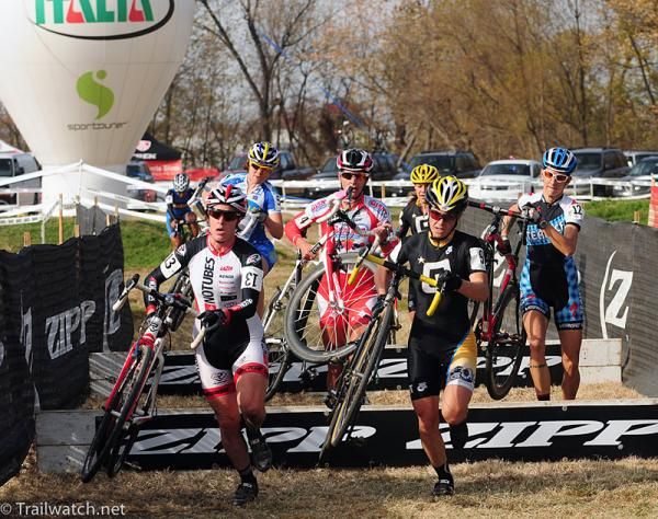 Kathy Sherwin (NoTubes) and Andrea Smith (LadiesFirst Racing) leading a second chase group