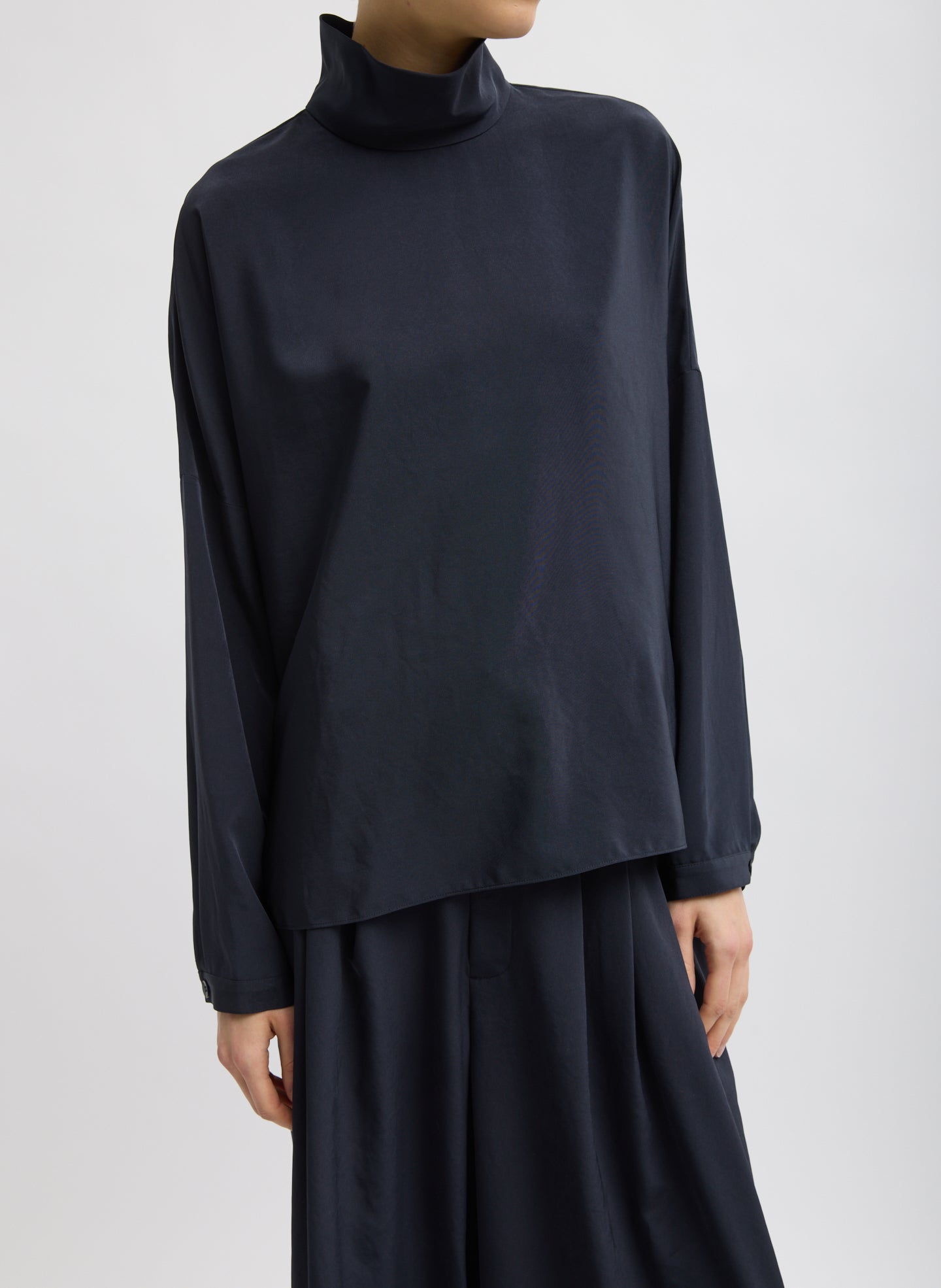 Relaxed Suiting Funnel Neck Dolman Sleeve Top - Navy / Xxs / F125rs7953