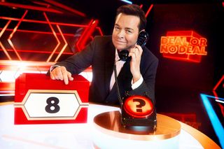 Stephen Mulhern talks to the banker on Deal or No Deal