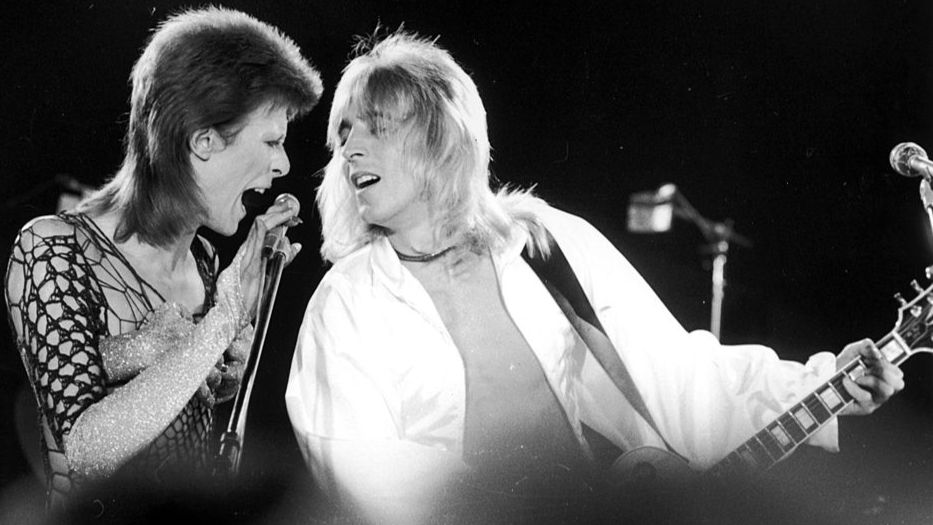 David Bowie (1947 - 2016, left) performing with guitarist Mick Ronson (1946 1993) at a live recording of &#039;The 1980 Floor Show&#039; for the NBC &#039;Midnight Special&#039; TV show, at The Marquee Club in London, with a specially invited audience of Bowie fanclub members, 20th October 1973.