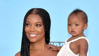santa monica, california july 11 l r gabrielle union and kaavia james union wade attend nickelodeon kids choice sports 2019 at barker hangar on july 11, 2019 in santa monica, california photo by neilson barnardgetty images