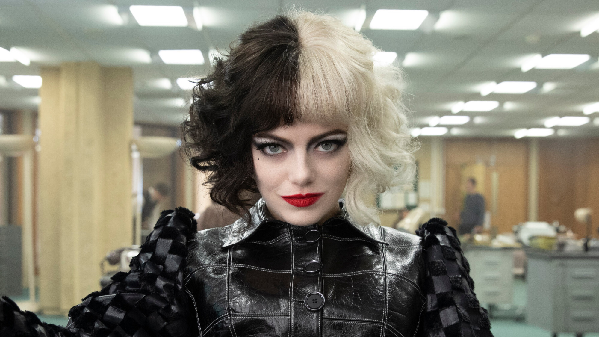 Emma Stone esittää Cruellaa hahmon samaa nimeä kantavassa elokuvassa