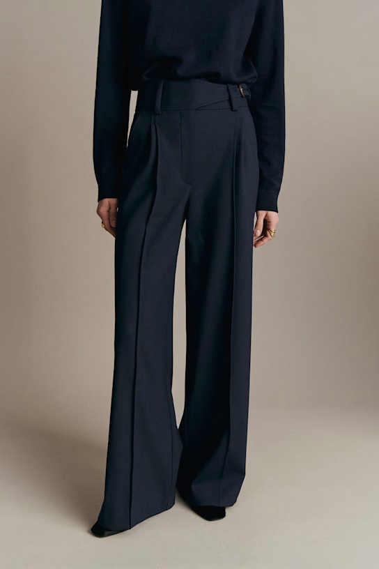 A model wearing navy trousers.