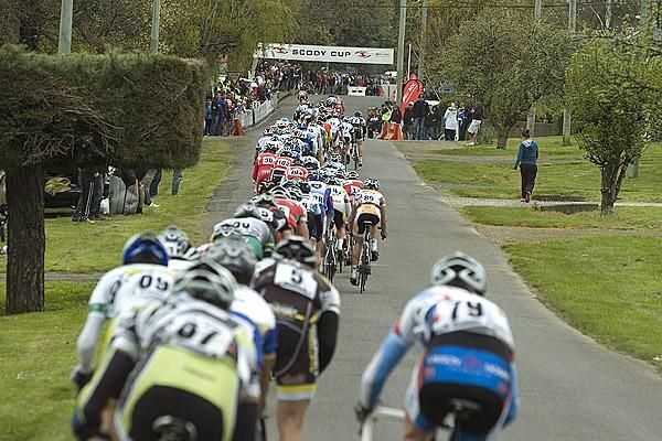 Heading out of the final corner before the run to the finish where anyone wanting to win would need to be at the front of the peloton.